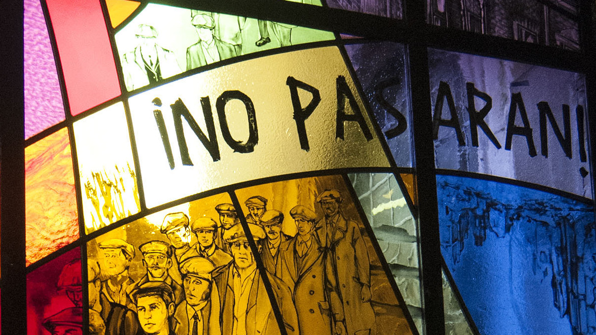 A stained glass window in Belfast, Ireland, with the phrase "No Pasaran!"